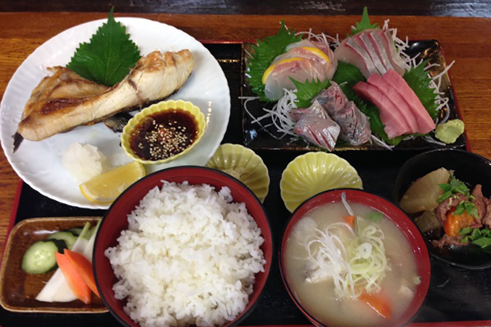地魚刺身と焼魚のＷ定食